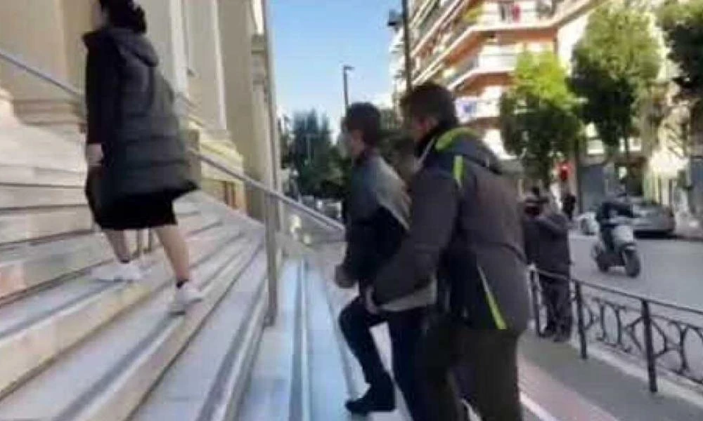 Πάτρα: Πήρε προθεσμία να απολογηθεί ο νοσηλευτής που κατηγορείται για σεξουαλική παρενόχληση ασθενούς